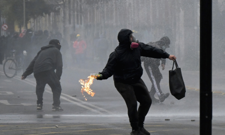 marcha-em-memoria-das-vitimas-da-ditadura-no-chile-termina-em-confrontos