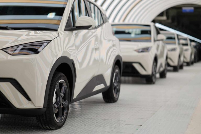 venda-de-carros-eletricos-no-brasil-deve-bater-recorde-em-2025