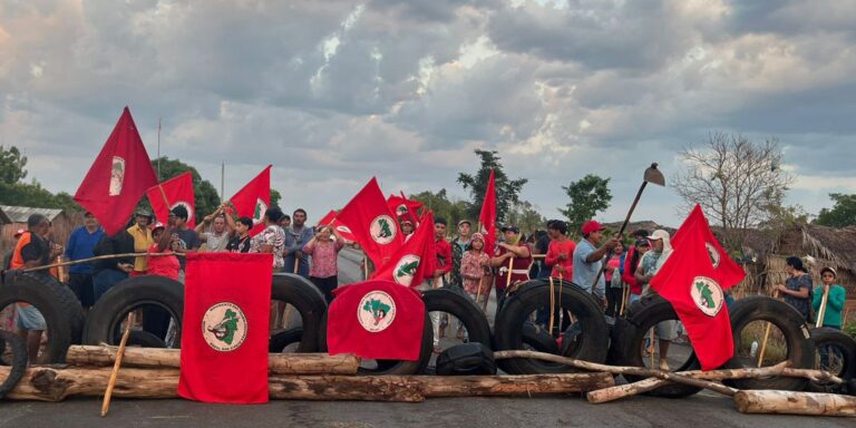 tocantins:-mst-bloqueia-rodovia-para-cobrar-desapropriacao-de-area