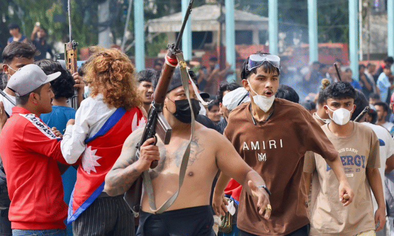manifestantes-incendeiam-parlamento-no-nepal-apos-renuncia-do-primeiro-ministro