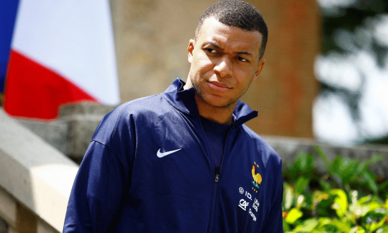 mbappe-se-diz-enojado-com-mundo-da-bola:-‘nao-aconselharia-meu-filho-a-se-envolver-com-futebol’