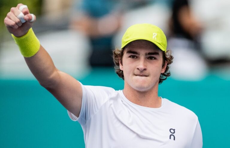 joao-fonseca-abre-participacao-do-brasil-na-copa-davis-e-pode-definir-serie-no-domingo-com-tsitsipas