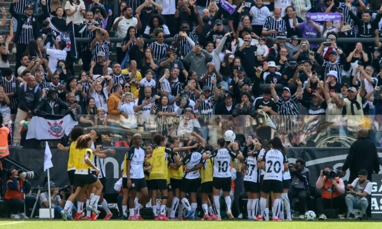 corinthians-vence-cruzeiro,-e-campeao-pelo-sexto-ano-seguido-e-se-torna-heptacampeao-do-brasileiro-feminino