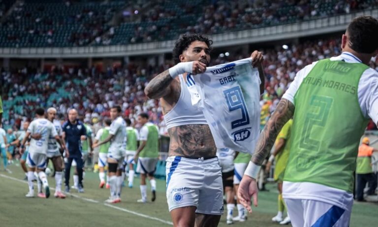 gabigol-decide,-cruzeiro-vence-o-bahia-e-assume-a-vice-lideranca-do-brasileiro