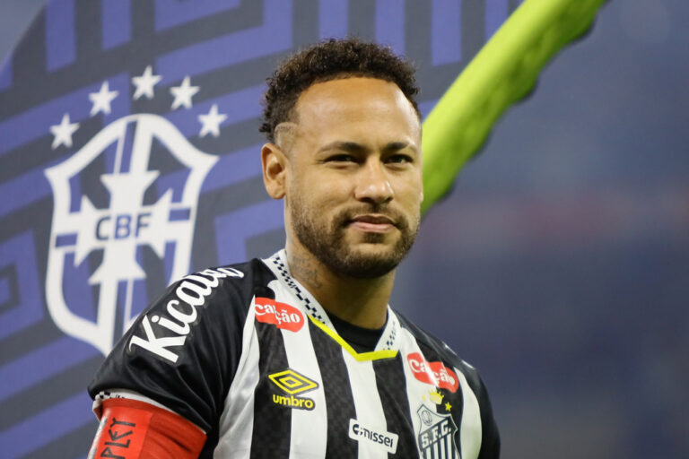 neymar-fica-fora-de-treino-e-passa-a-ser-duvida-para-o-classico-entre-santos-e-sao-paulo