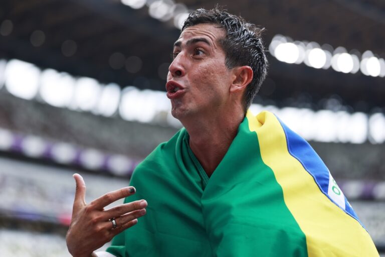 caio-bonfim-conquista-ouro-na-marcha-de-20-km-e-se-torna-brasileiro-com-mais-medalhas-em-mundiais-de-atletismo