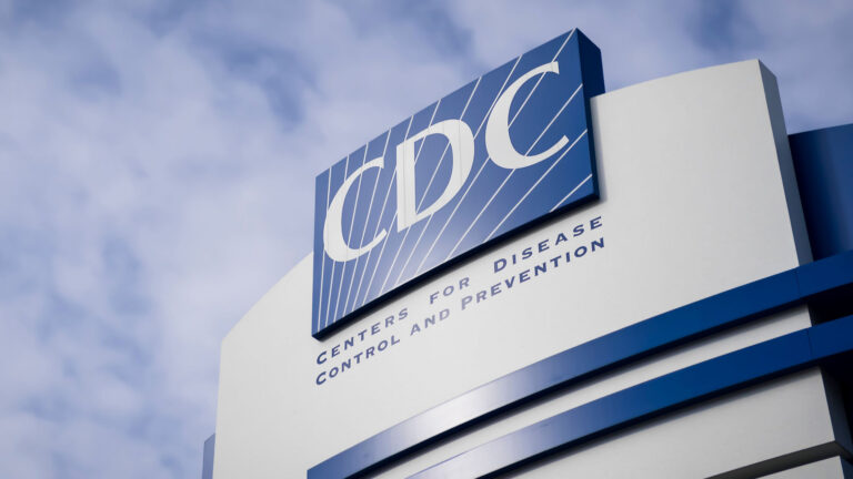 pressao-antivacina-cresce-e-eua-deixam-de-recomendar-imunizacao-contra-covid