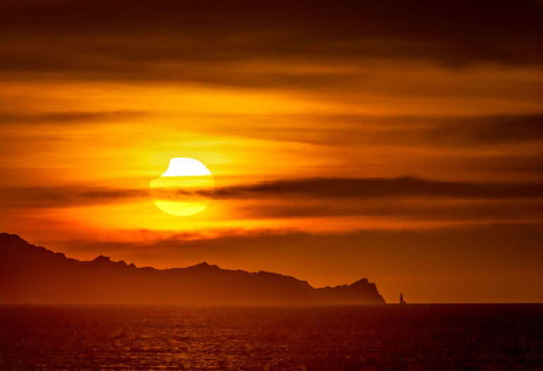 veja-as-melhores-imagens-do-ultimo-eclipse-de-2025